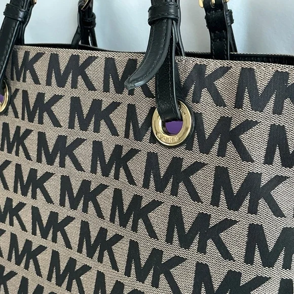 Michael Kors Tote Bag - Picture 4 of 16
